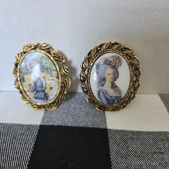 Lot of 2 Gold Tone Metal Framed Victorian Inspired Brooches of Female Subjects - Picture 2 of 11